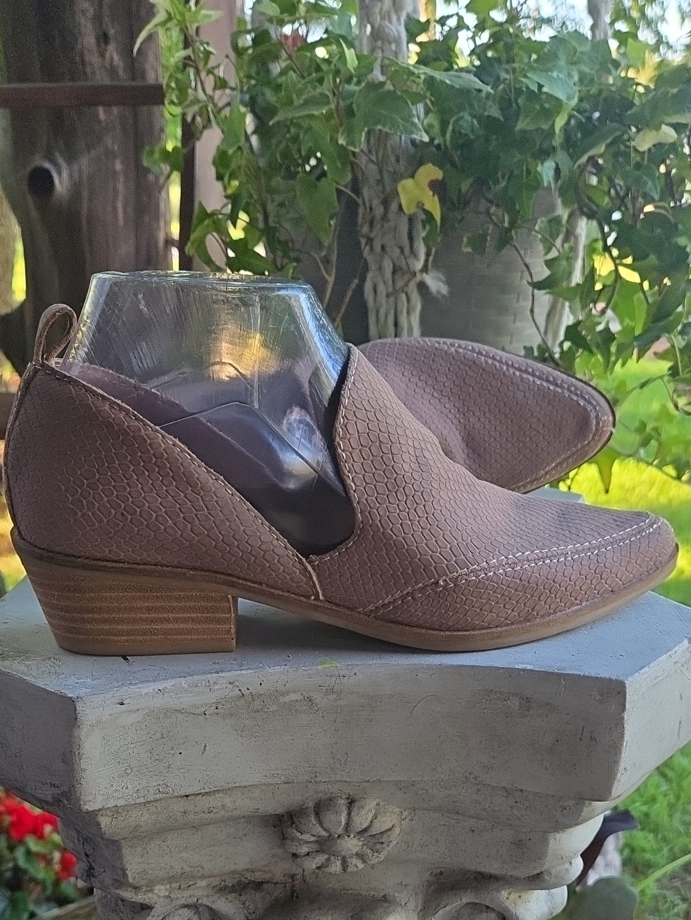 Lucky Brand Mahzan Leather Embossed Snakeskin Low Heel Ankle Bootie Size 6.5